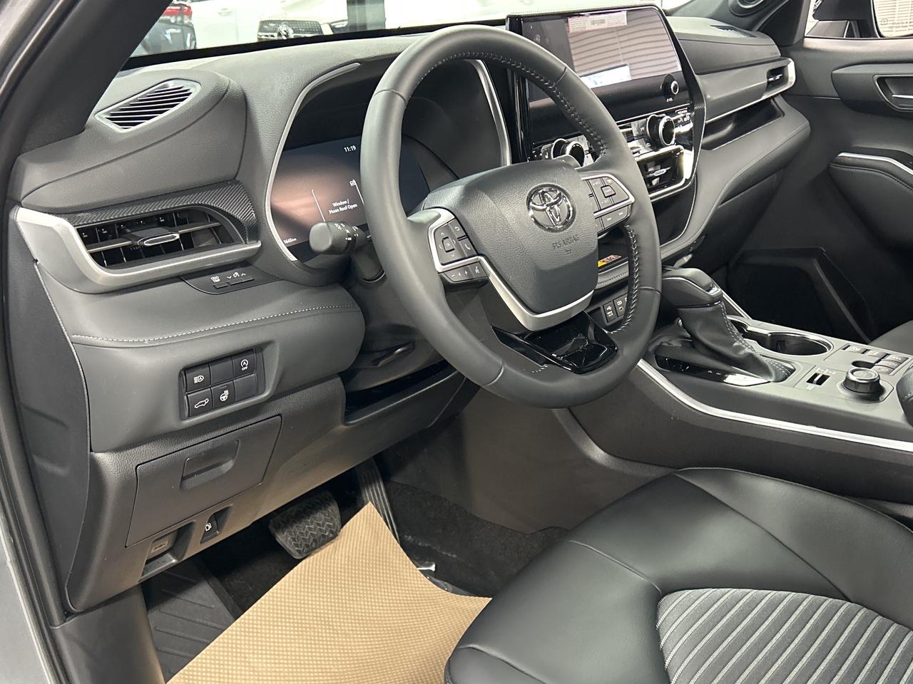 2026 Toyota Highlander XSE AWD Sunroof Heated Steering Power Liftgate Photo