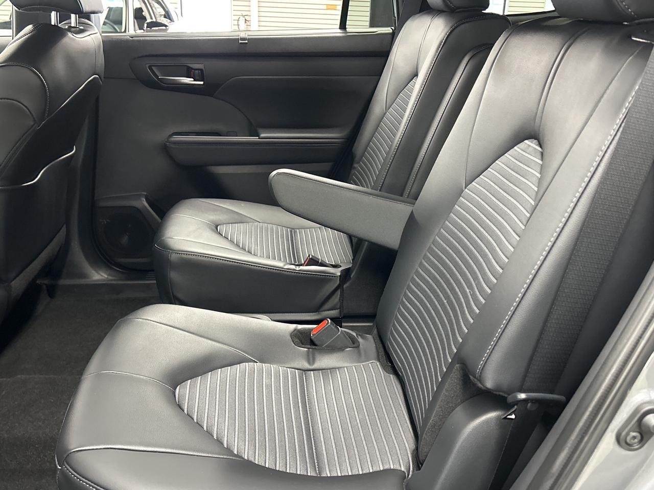 2026 Toyota Highlander XSE AWD Sunroof Heated Steering Power Liftgate Photo