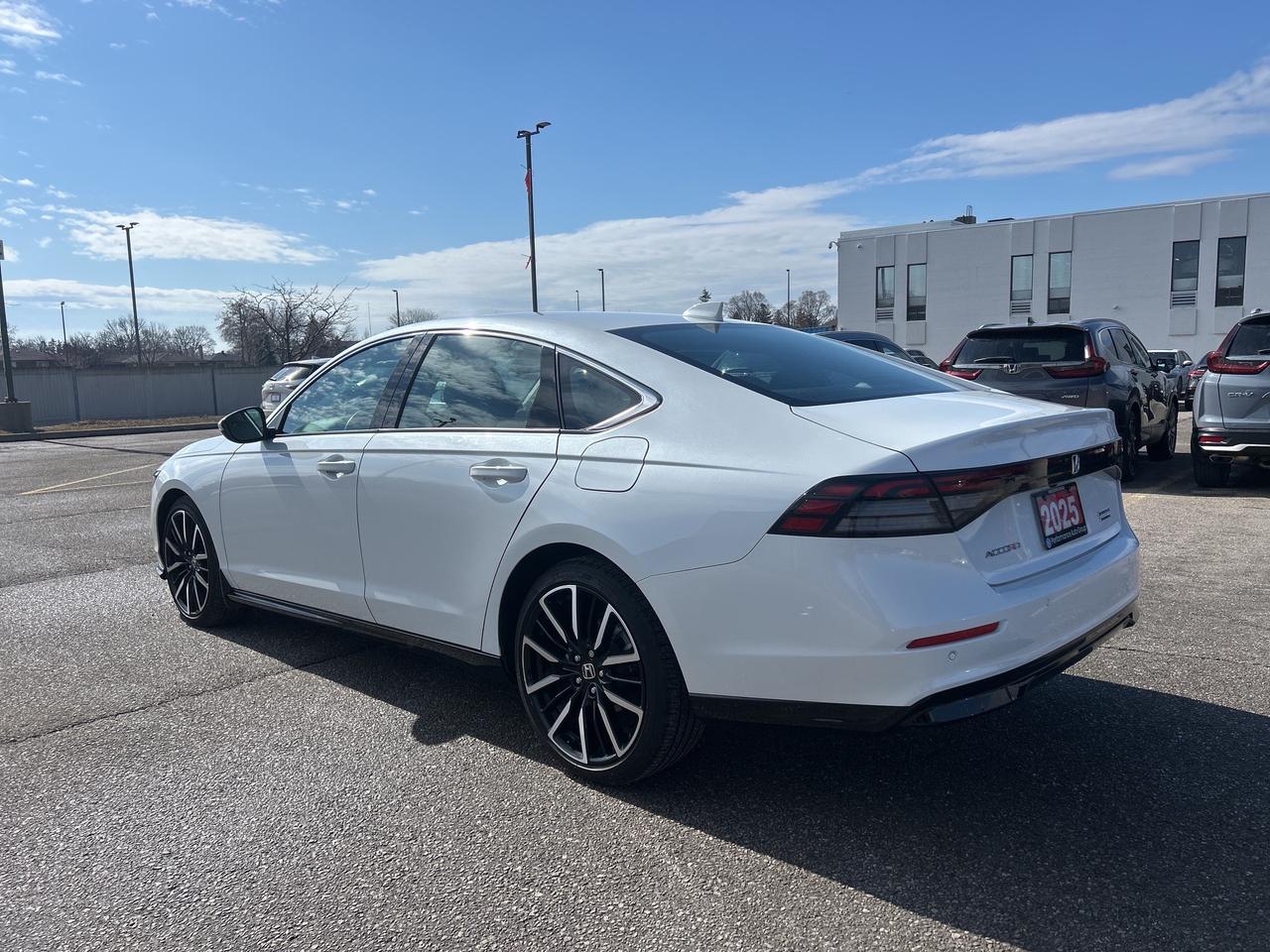 2025 Honda Accord Hybrid Touring eCVT Photo3