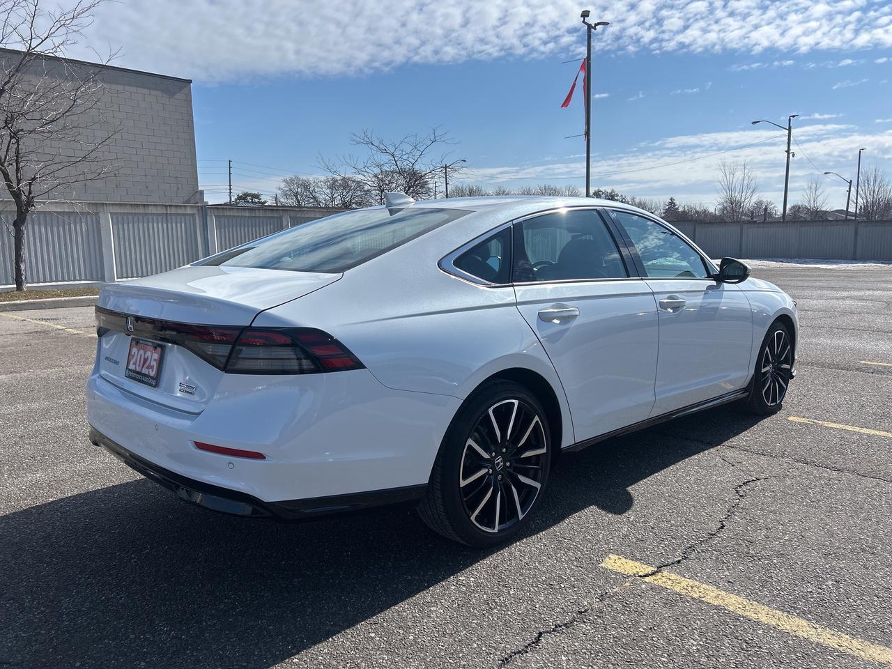 2025 Honda Accord Hybrid Touring eCVT Photo