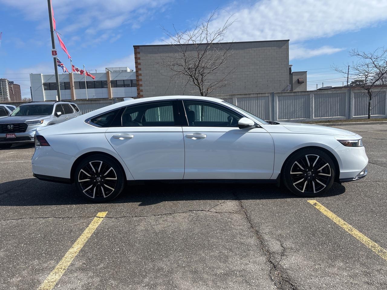 2025 Honda Accord Hybrid Touring eCVT Photo