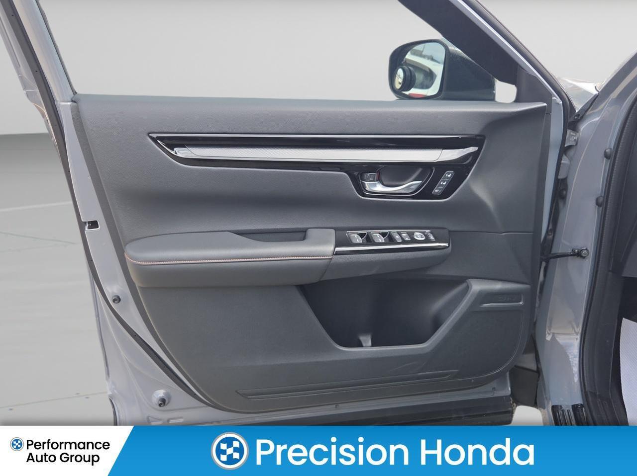 2025 Honda CR-V Hybrid Touring HYBRID Navi Leather Roof Wireless Charging Photo