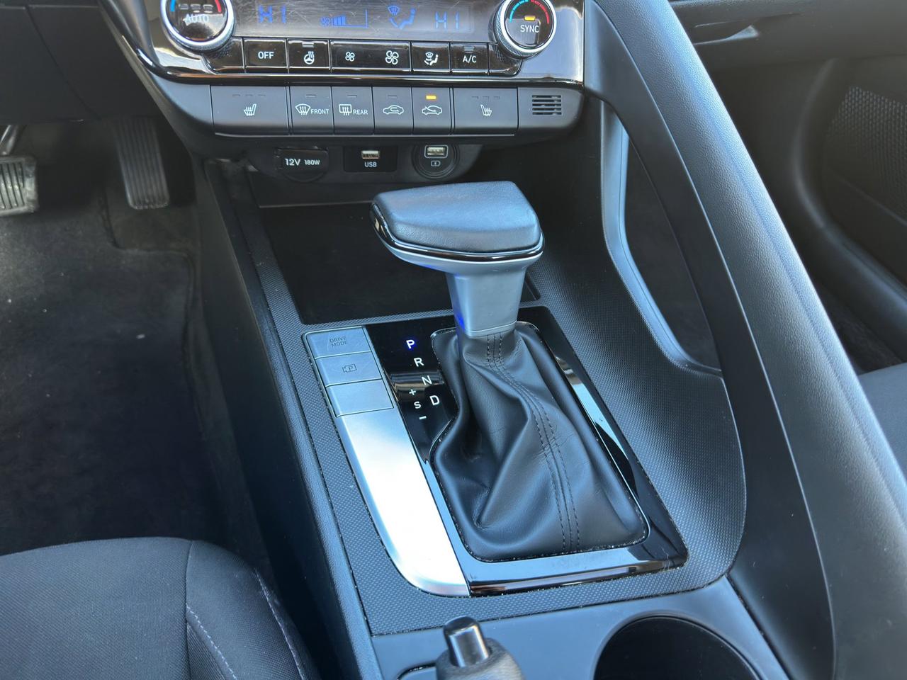 2022 Hyundai Elantra Preferred Photo