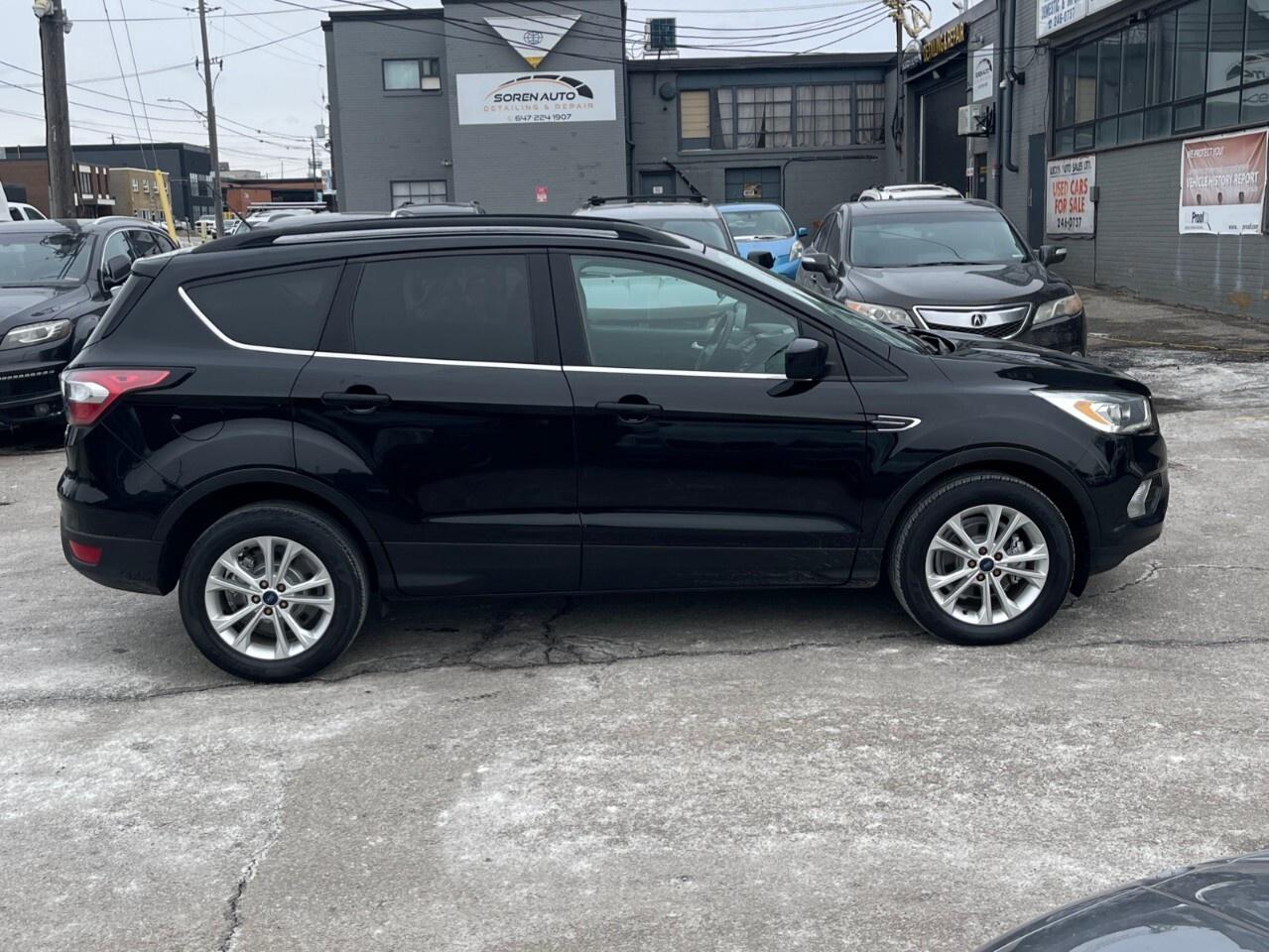 2017 Ford Escape FWD 4dr SE Backup cam/heated seats/air conditionin Photo