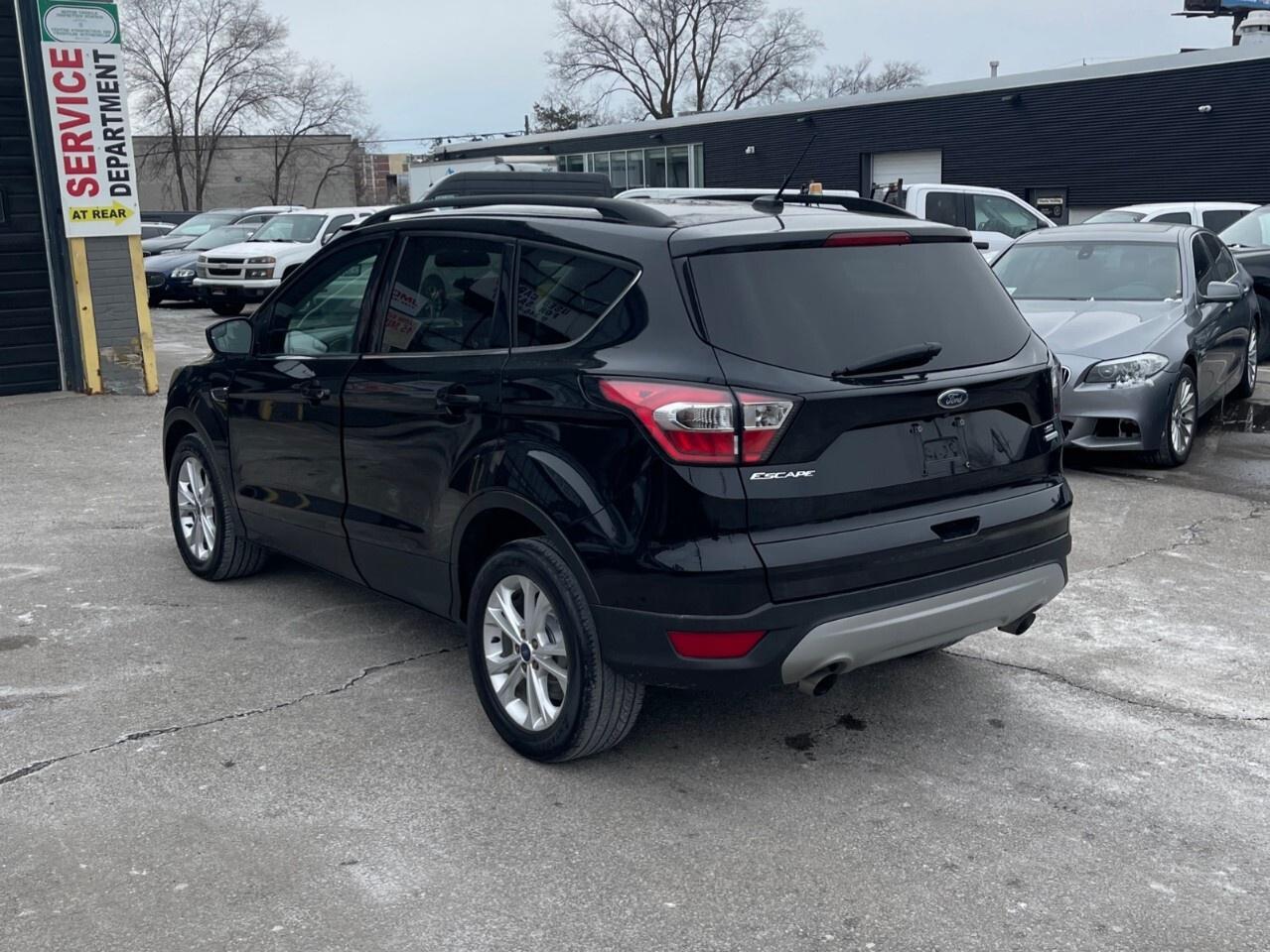 2017 Ford Escape FWD 4dr SE Backup cam/heated seats/air conditionin Photo