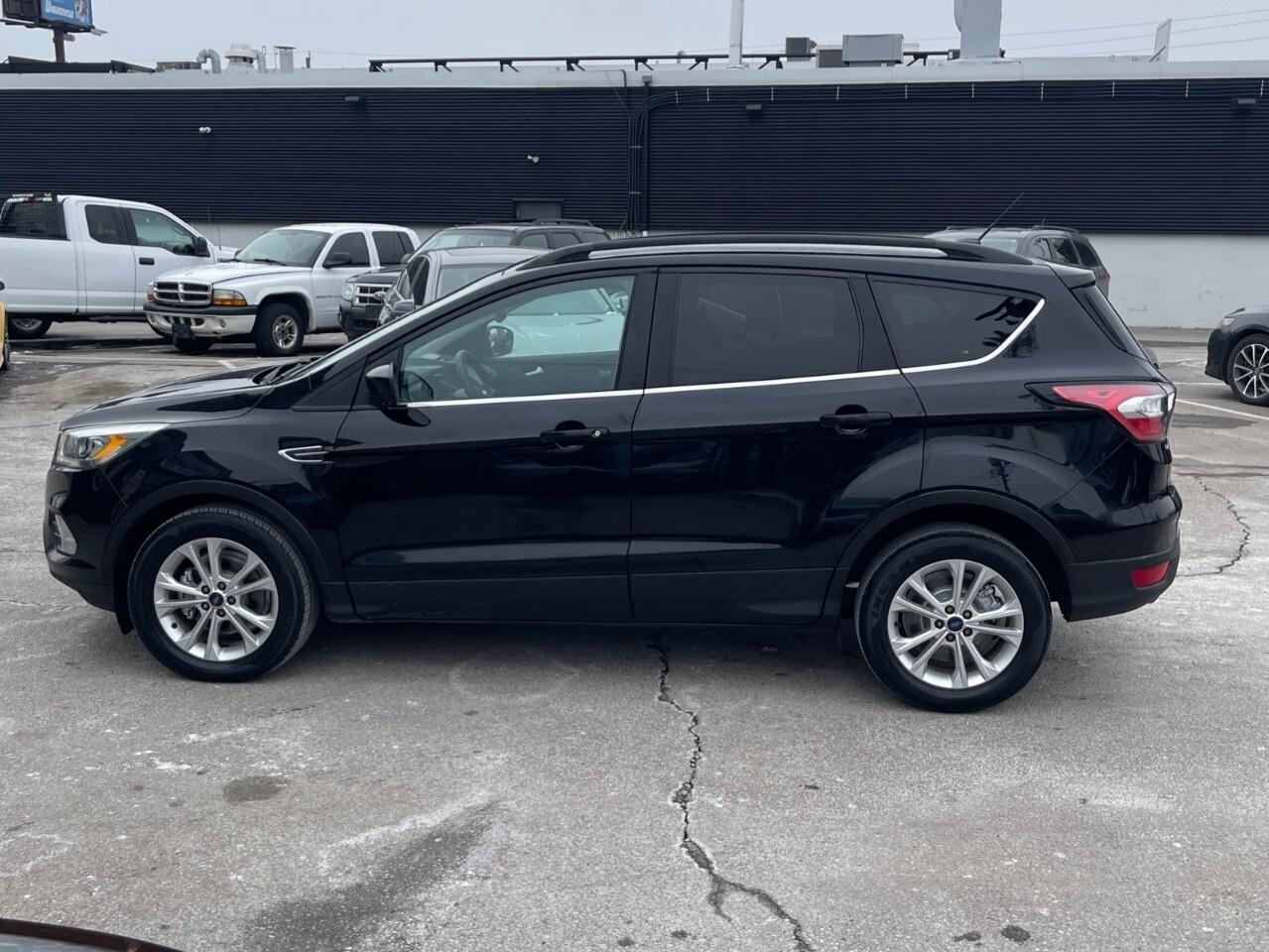 2017 Ford Escape FWD 4dr SE Backup cam/heated seats/air conditionin Photo