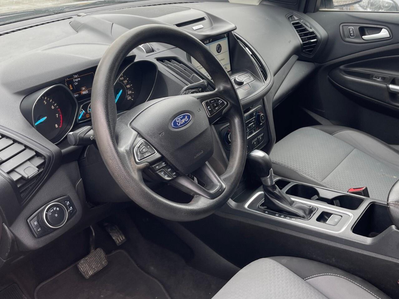 2017 Ford Escape FWD 4dr SE Backup cam/heated seats/air conditionin Photo