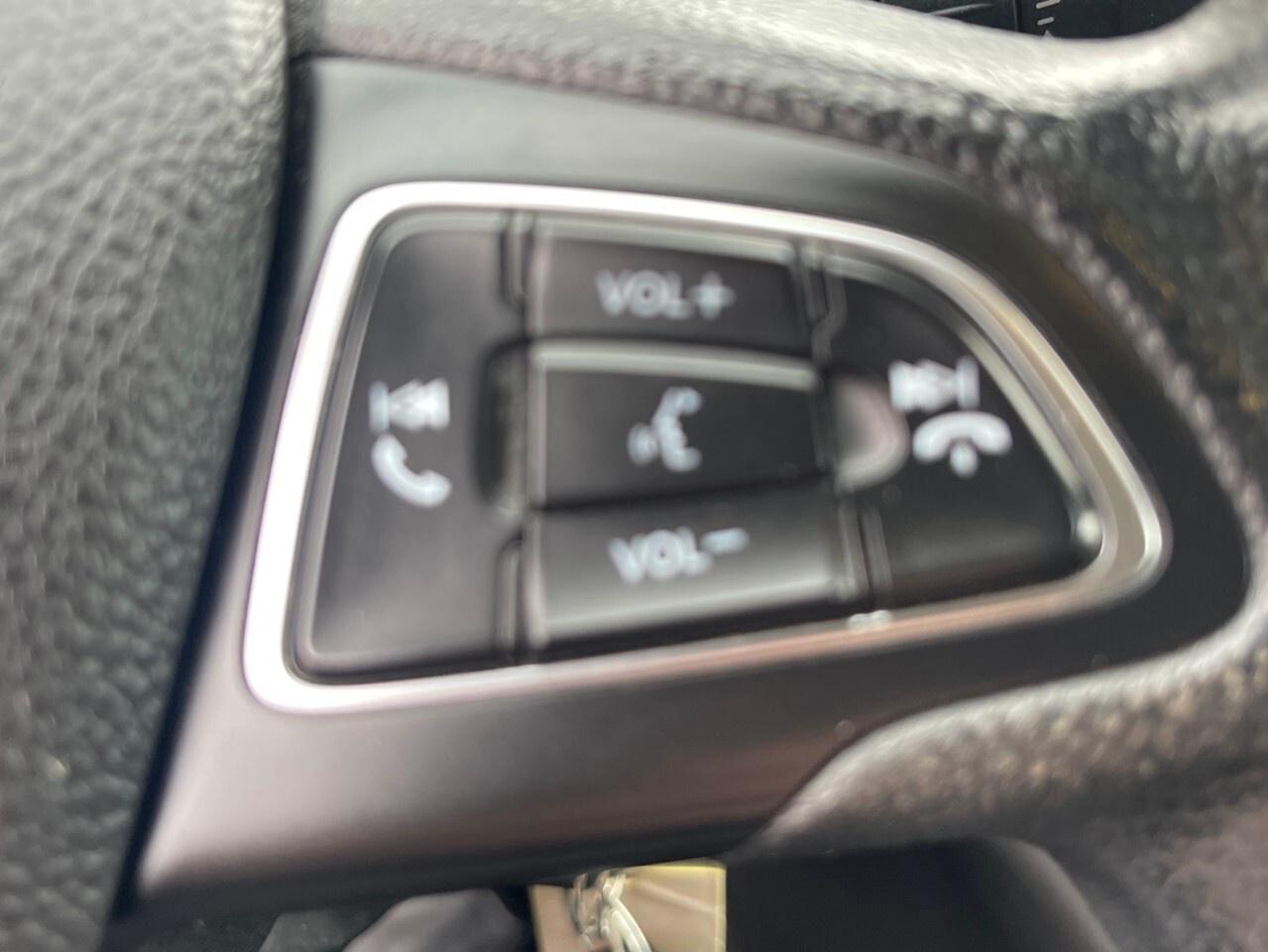 2017 Ford Escape FWD 4dr SE Backup cam/heated seats/air conditionin Photo