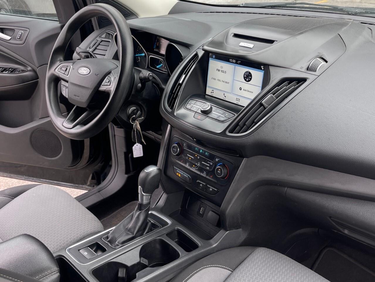 2017 Ford Escape FWD 4dr SE Backup cam/heated seats/air conditionin Photo