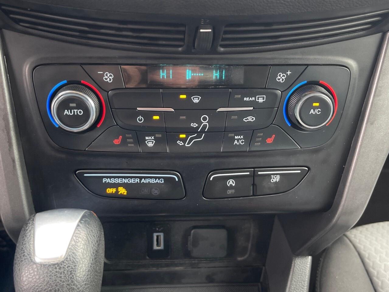 2017 Ford Escape FWD 4dr SE Backup cam/heated seats/air conditionin Photo