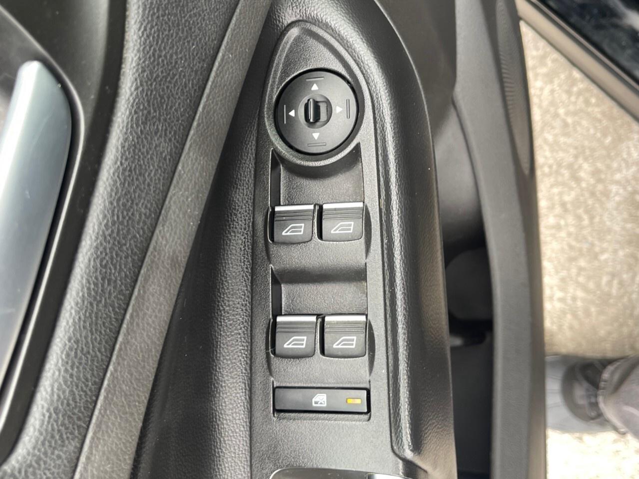 2017 Ford Escape FWD 4dr SE Backup cam/heated seats/air conditionin Photo