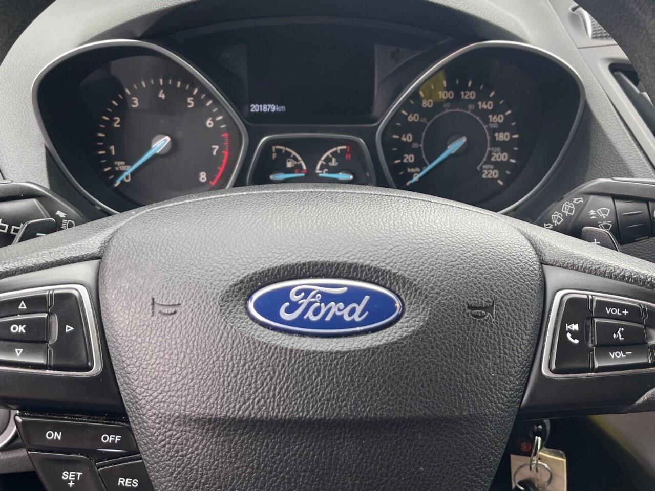 2017 Ford Escape FWD 4dr SE Backup cam/heated seats/air conditionin Photo