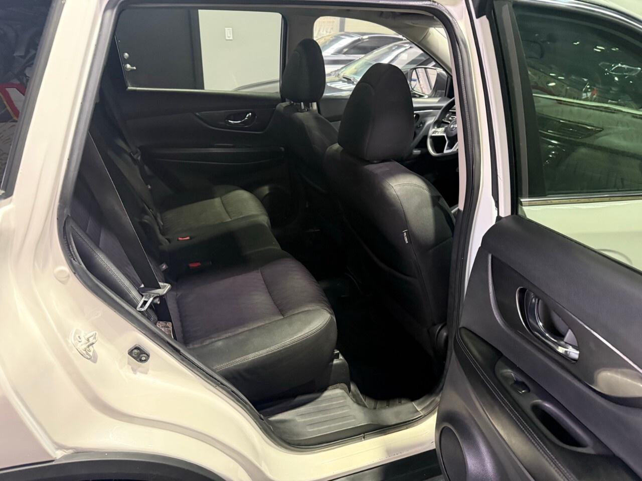 2017 Nissan Rogue AWD 4dr SV 2017 Nissan rogue all-wheel-drive SV Photo