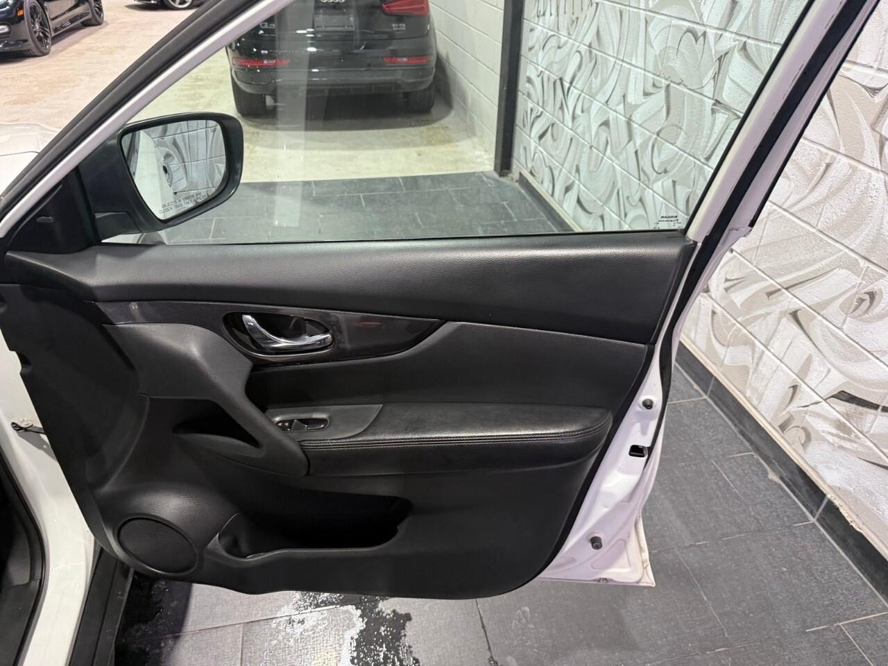 2017 Nissan Rogue AWD 4dr SV 2017 Nissan rogue all-wheel-drive SV Photo