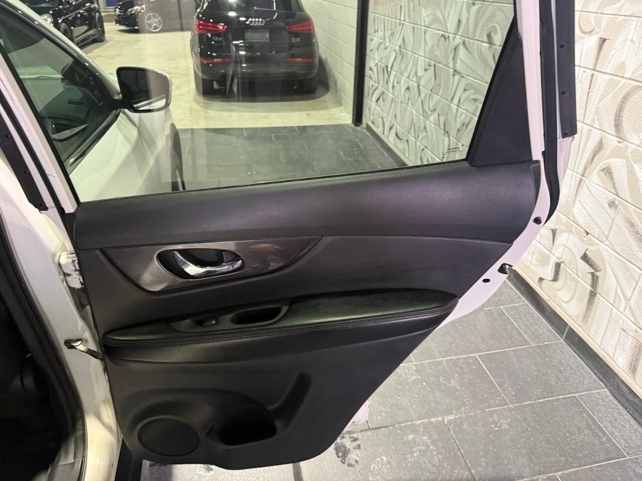 2017 Nissan Rogue AWD 4dr SV 2017 Nissan rogue all-wheel-drive SV Photo