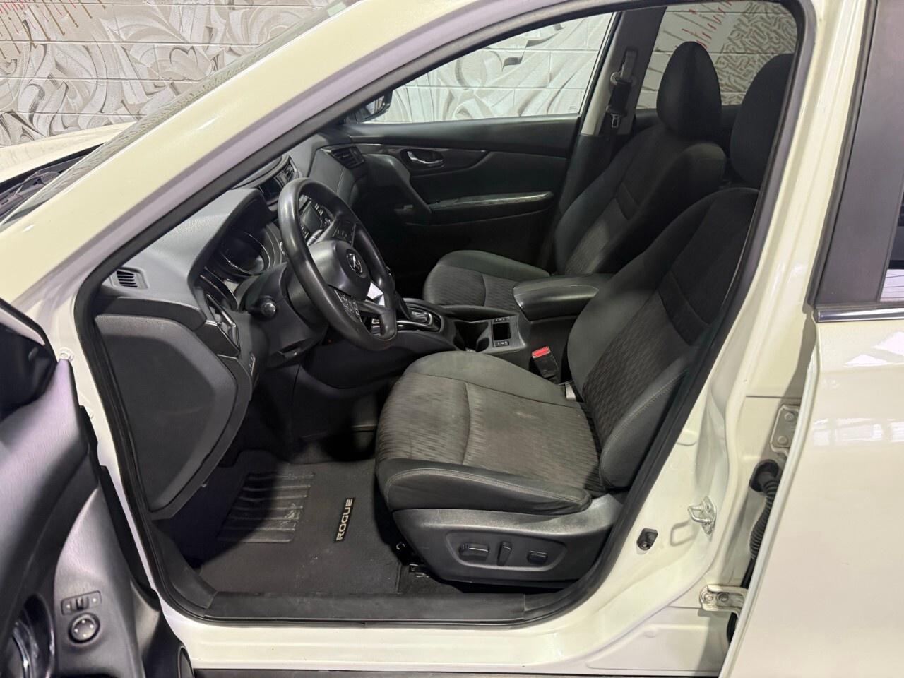 2017 Nissan Rogue AWD 4dr SV 2017 Nissan rogue all-wheel-drive SV Photo