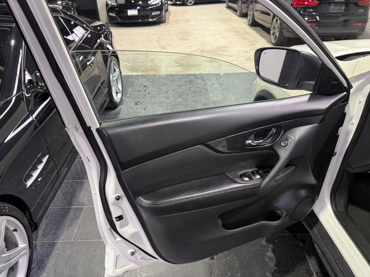 2017 Nissan Rogue AWD 4dr SV 2017 Nissan rogue all-wheel-drive SV Photo