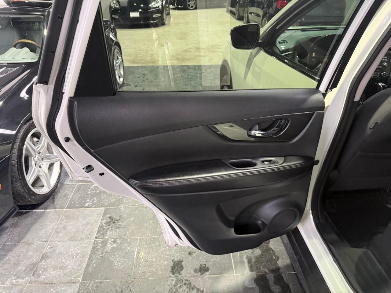 2017 Nissan Rogue AWD 4dr SV 2017 Nissan rogue all-wheel-drive SV Photo