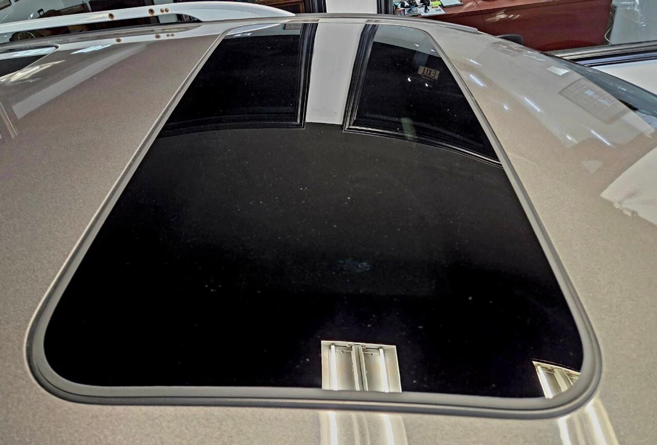 2013 Nissan Pathfinder 4WD 4dr SL Clean CarFax/Full Sunroof/Leather Loade Photo