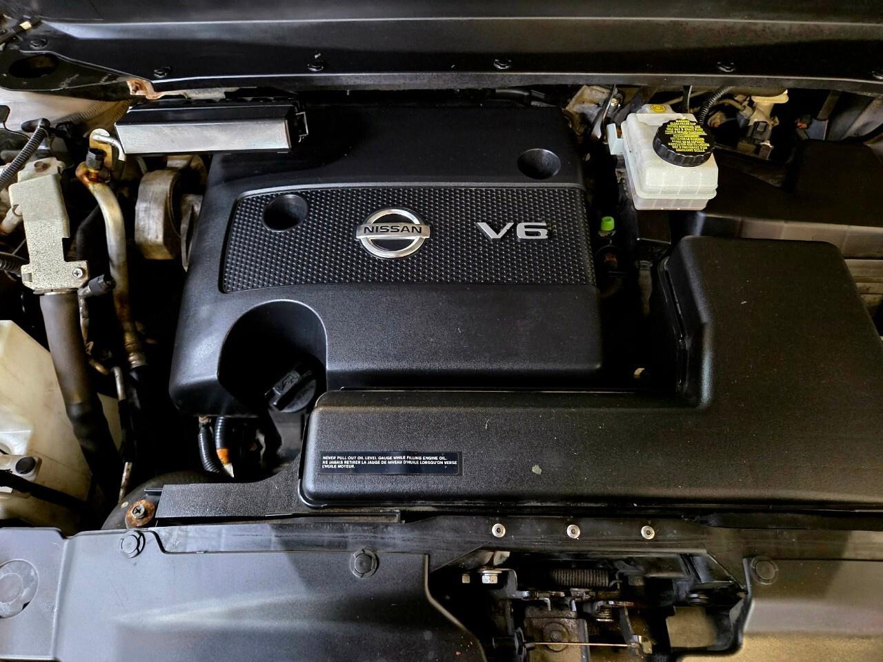 2013 Nissan Pathfinder 4WD 4dr SL Clean CarFax/Full Sunroof/Leather Loade Photo