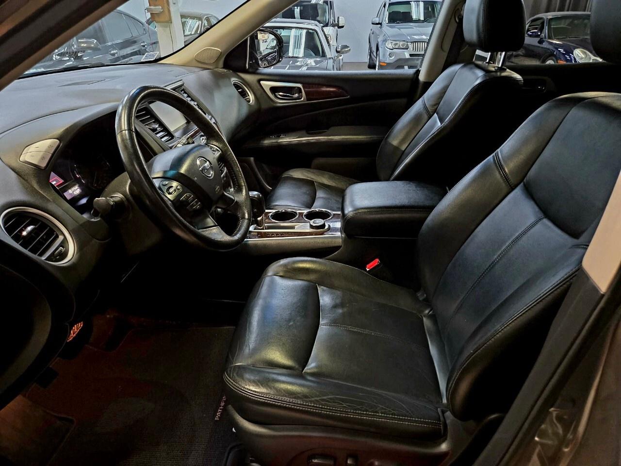 2013 Nissan Pathfinder 4WD 4dr SL Clean CarFax/Full Sunroof/Leather Loade Photo