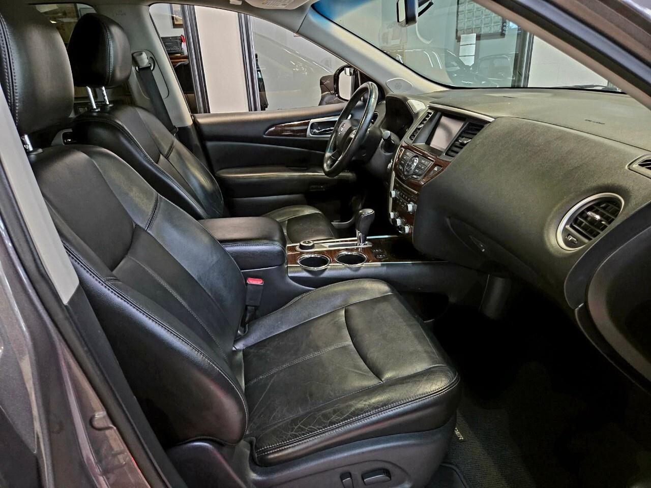 2013 Nissan Pathfinder 4WD 4dr SL Clean CarFax/Full Sunroof/Leather Loade Photo