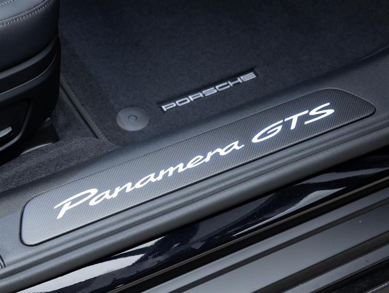 2026 Porsche Panamera  Photo