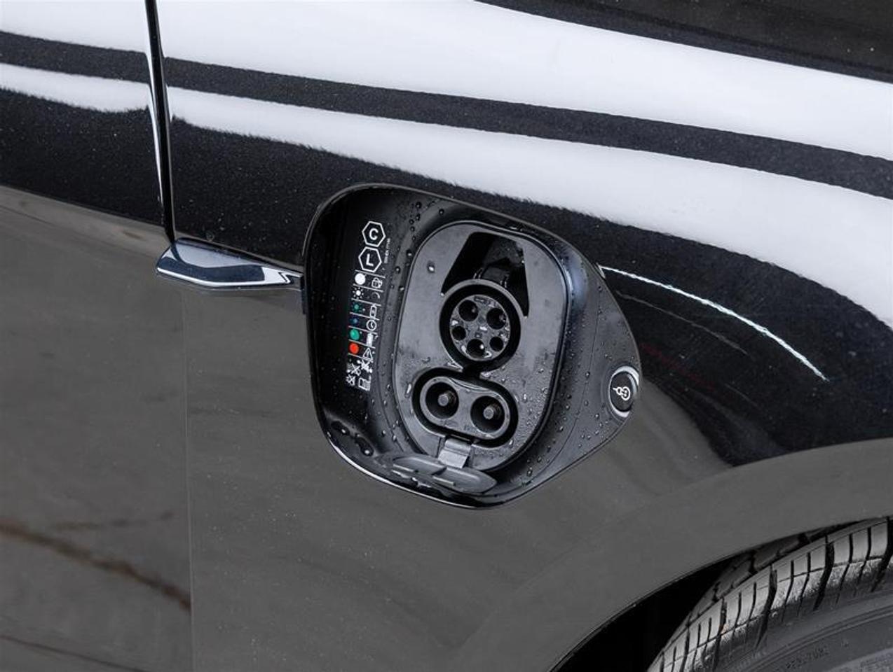 2025 Porsche Taycan  Photo