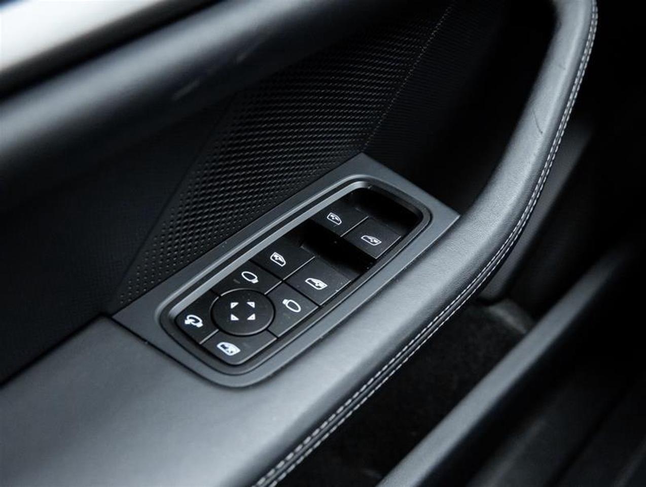 2025 Porsche Taycan  Photo