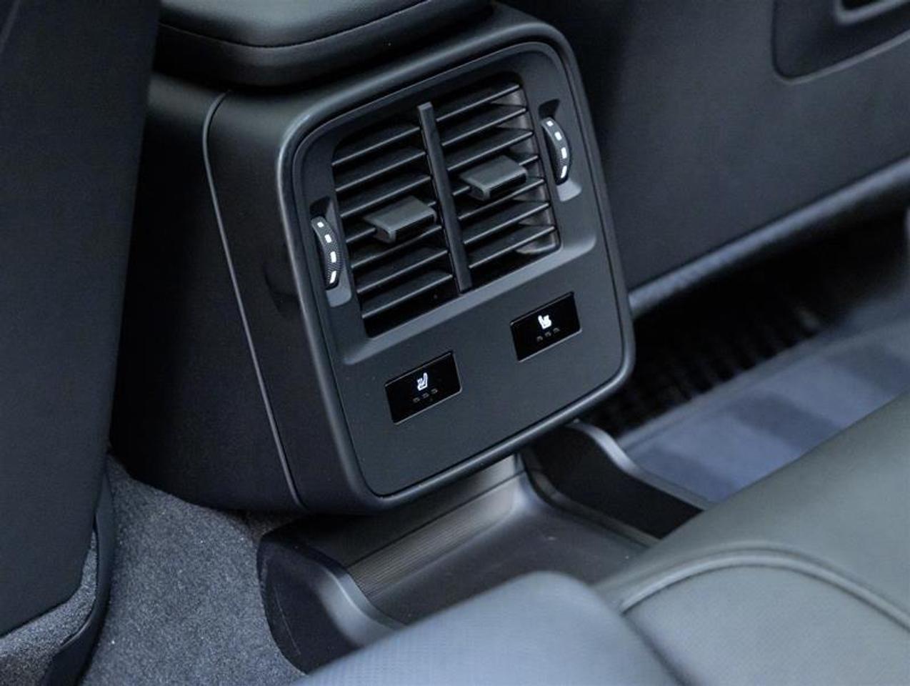 2025 Porsche Taycan  Photo