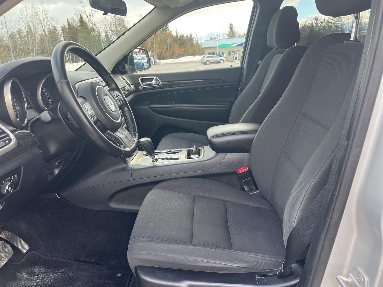 2012 Jeep Grand Cherokee Laredo - Dual Climate - Sat Radio Photo2