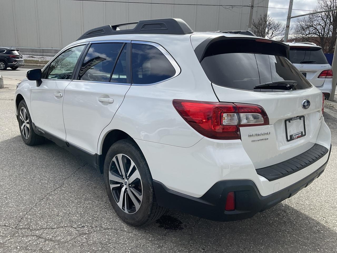 2019 Subaru Outback 2.5i Limited W/ Eye Sight Pkg - LEATHER! NAV! BACK Photo4