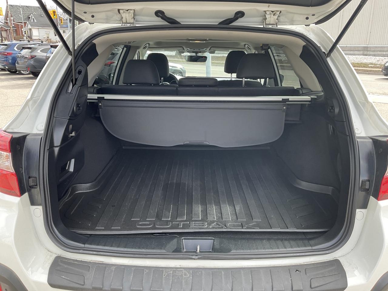 2019 Subaru Outback 2.5i Limited W/ Eye Sight Pkg - LEATHER! NAV! BACK Photo