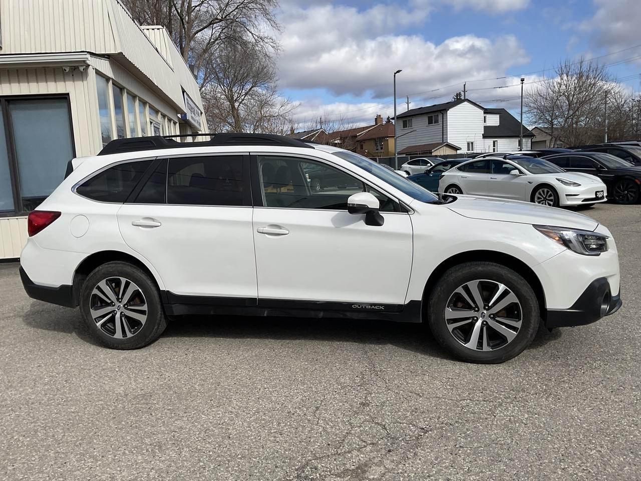 2019 Subaru Outback 2.5i Limited W/ Eye Sight Pkg - LEATHER! NAV! BACK Photo