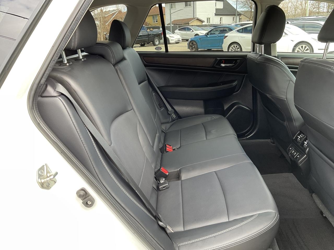 2019 Subaru Outback 2.5i Limited W/ Eye Sight Pkg - LEATHER! NAV! BACK Photo