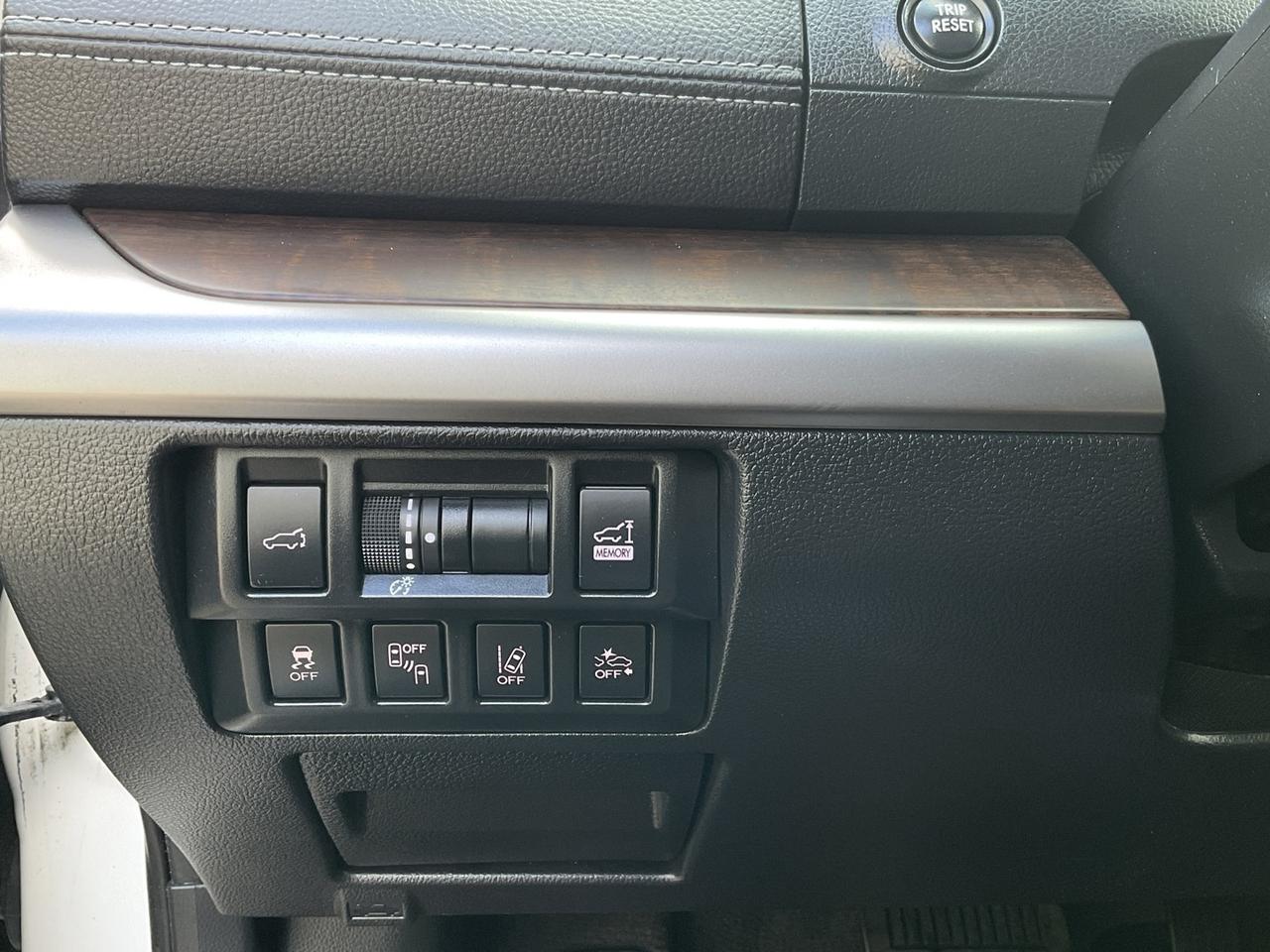 2019 Subaru Outback 2.5i Limited W/ Eye Sight Pkg - LEATHER! NAV! BACK Photo