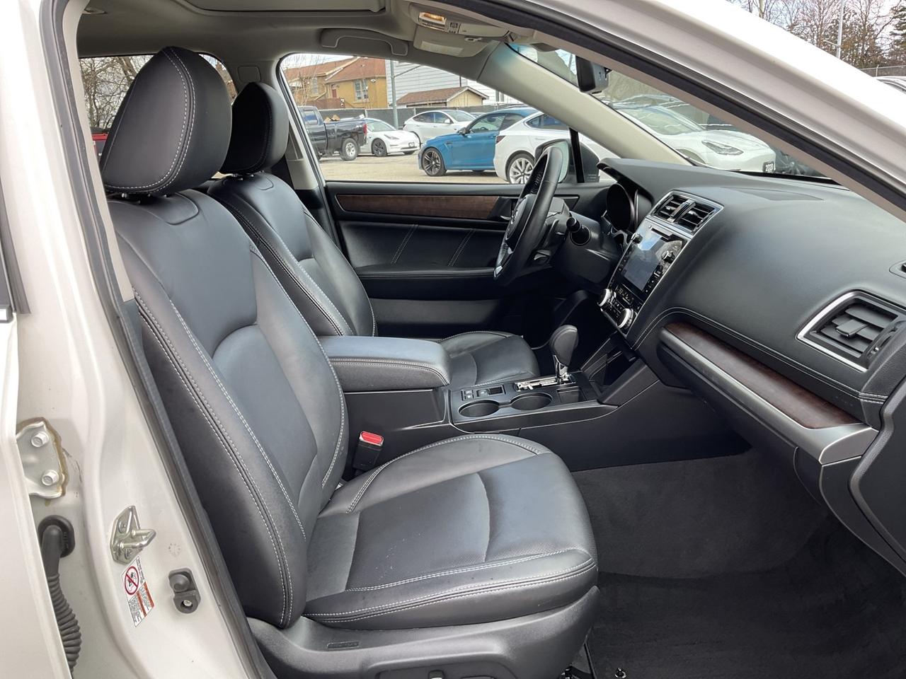 2019 Subaru Outback 2.5i Limited W/ Eye Sight Pkg - LEATHER! NAV! BACK Photo