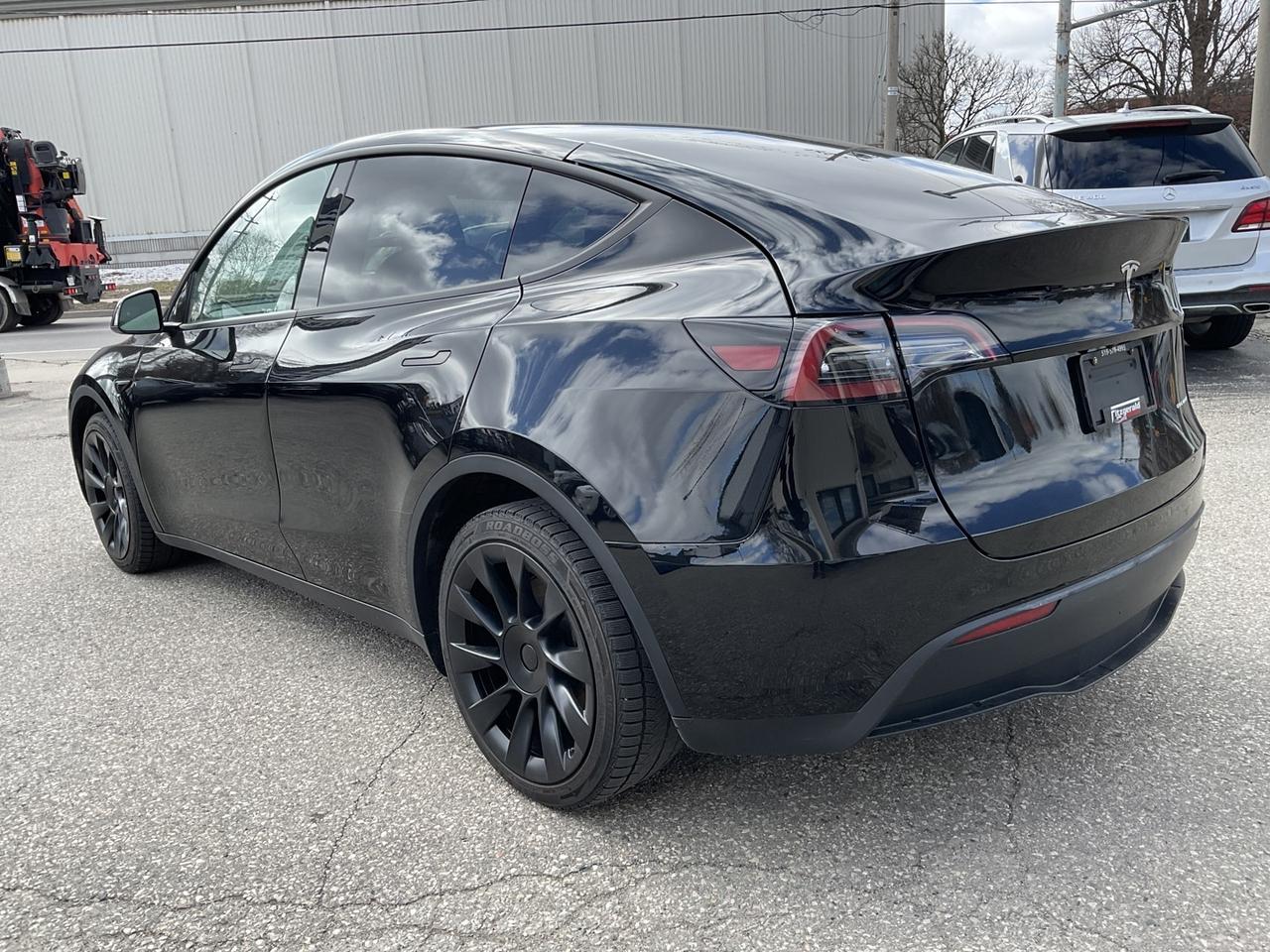 2022 Tesla Model Y Long Range AWD - LEATHER! NAV! CAMERAS! LOW EV RAT Photo