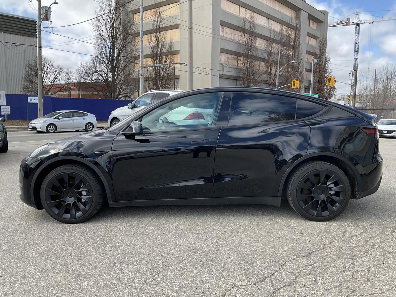 2022 Tesla Model Y Long Range AWD - LEATHER! NAV! CAMERAS! LOW EV RAT Photo3