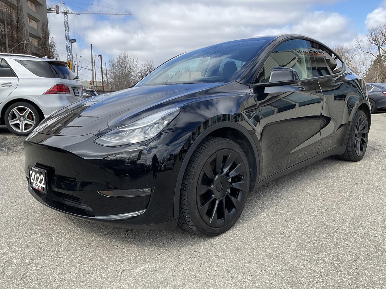2022 Tesla Model Y Long Range AWD - LEATHER! NAV! CAMERAS! LOW EV RAT Photo