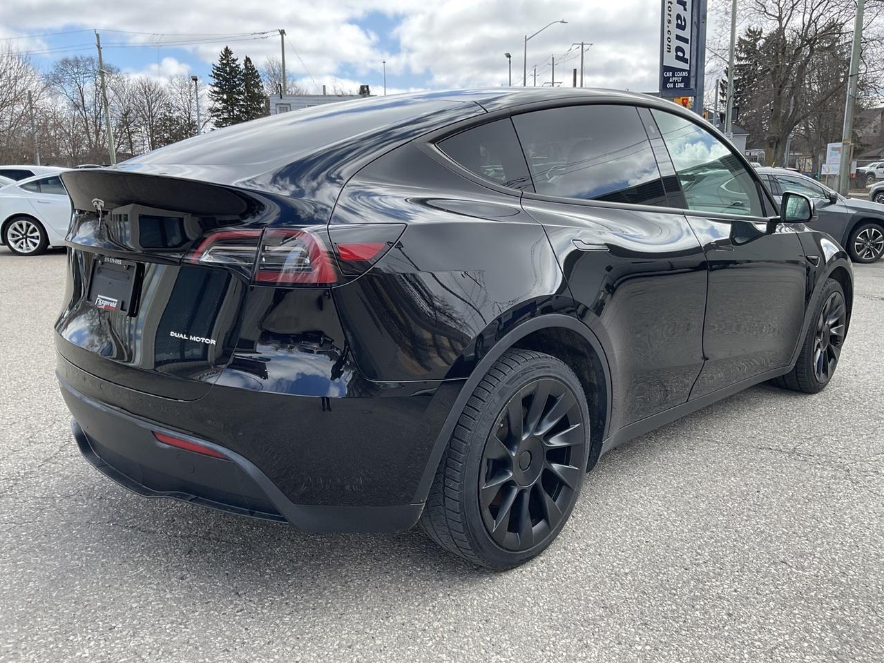 2022 Tesla Model Y Long Range AWD - LEATHER! NAV! CAMERAS! LOW EV RAT Photo