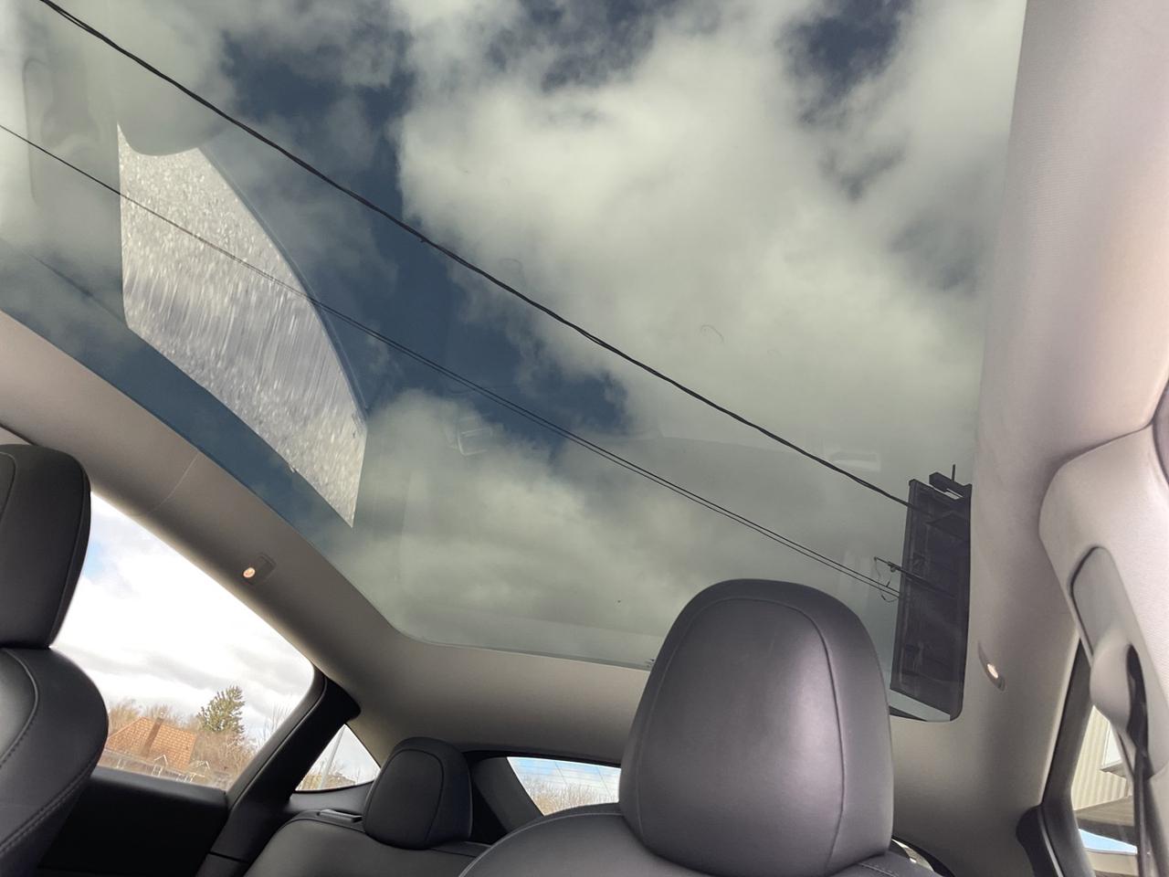 2022 Tesla Model Y Long Range AWD - LEATHER! NAV! CAMERAS! LOW EV RAT Photo