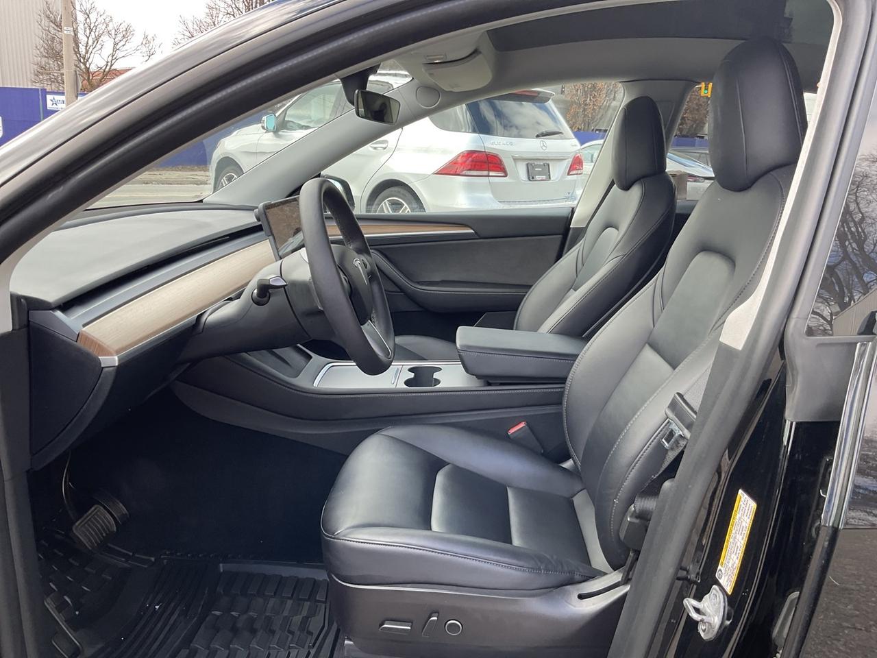 2022 Tesla Model Y Long Range AWD - LEATHER! NAV! CAMERAS! LOW EV RAT Photo