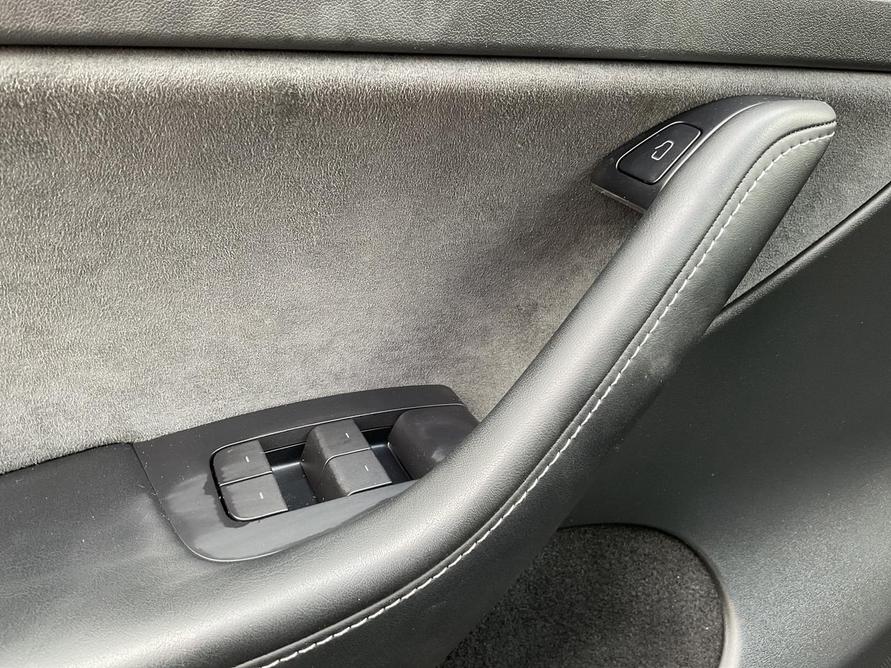 2022 Tesla Model Y Long Range AWD - LEATHER! NAV! CAMERAS! LOW EV RAT Photo