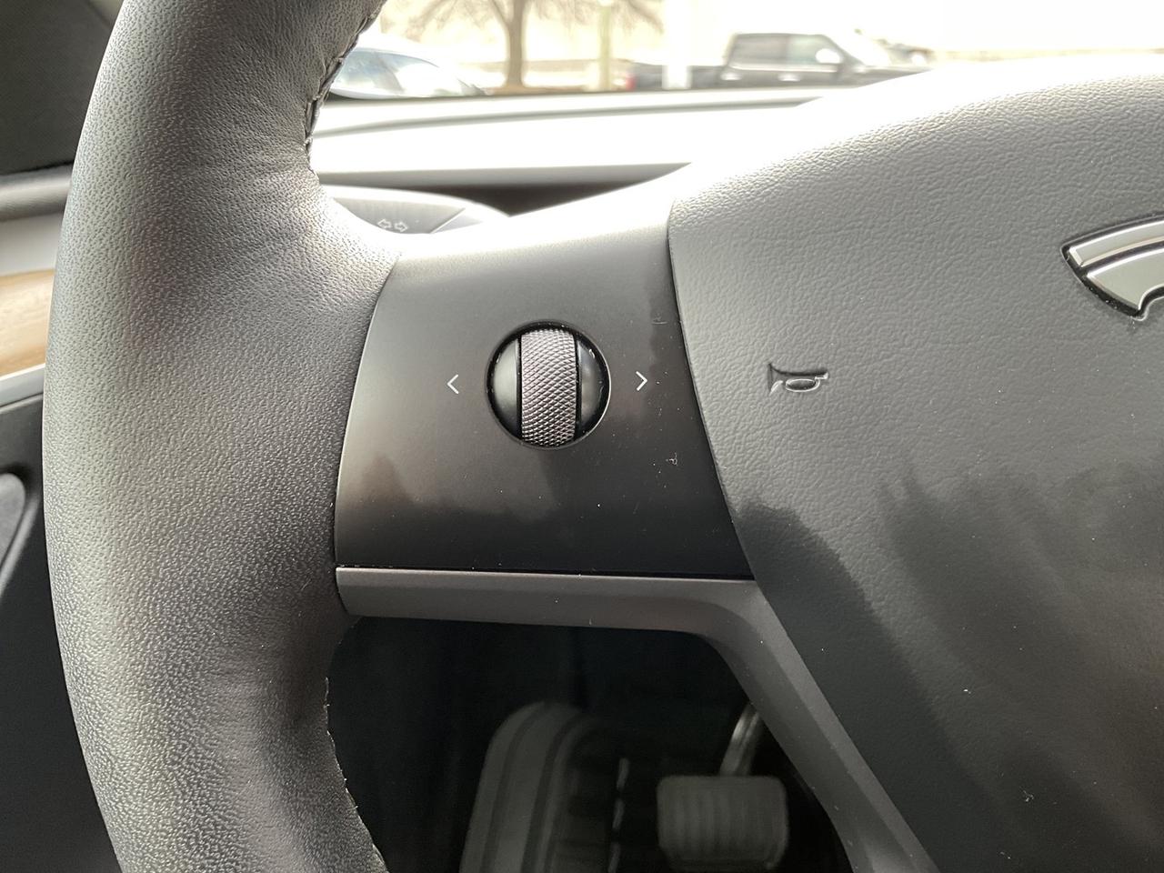 2022 Tesla Model Y Long Range AWD - LEATHER! NAV! CAMERAS! LOW EV RAT Photo