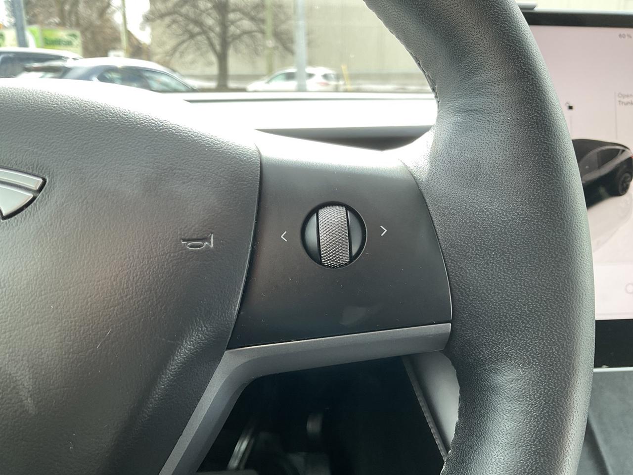 2022 Tesla Model Y Long Range AWD - LEATHER! NAV! CAMERAS! LOW EV RAT Photo