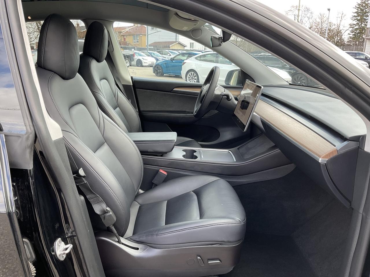 2022 Tesla Model Y Long Range AWD - LEATHER! NAV! CAMERAS! LOW EV RAT Photo