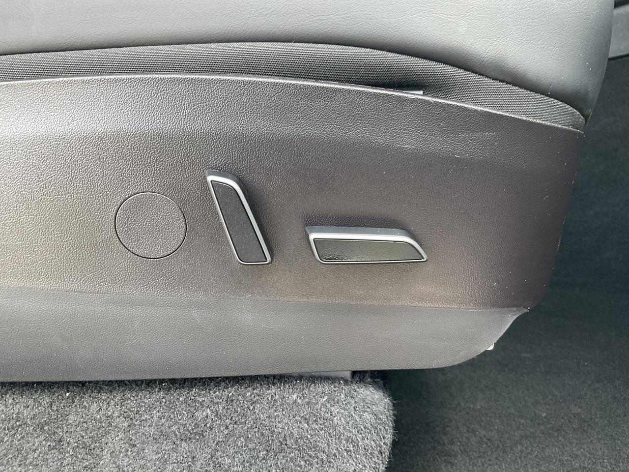 2022 Tesla Model Y Long Range AWD - LEATHER! NAV! CAMERAS! LOW EV RAT Photo