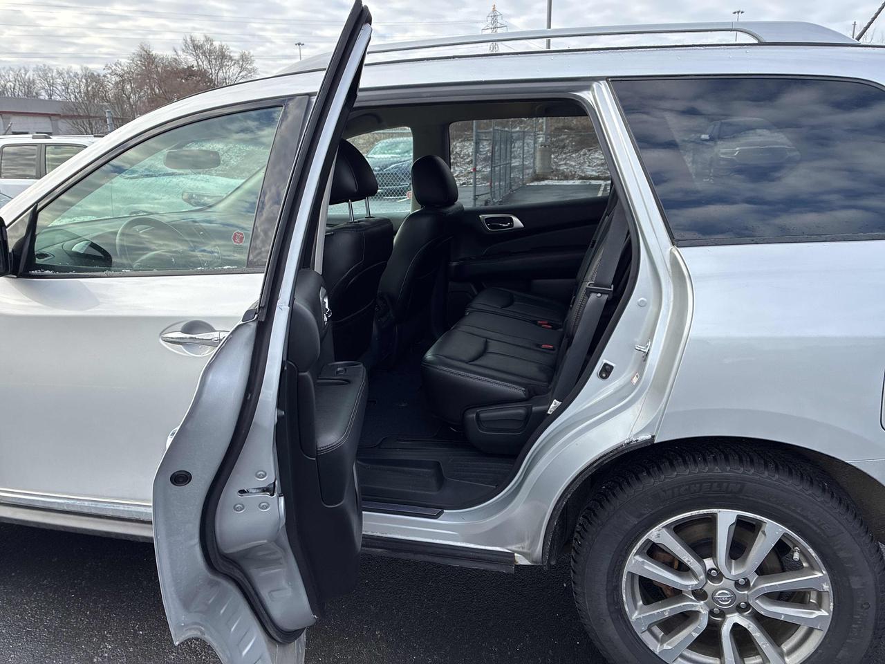 2014 Nissan Pathfinder 4WD 4dr SL Clean CarFax Finance Available Trade OK Photo