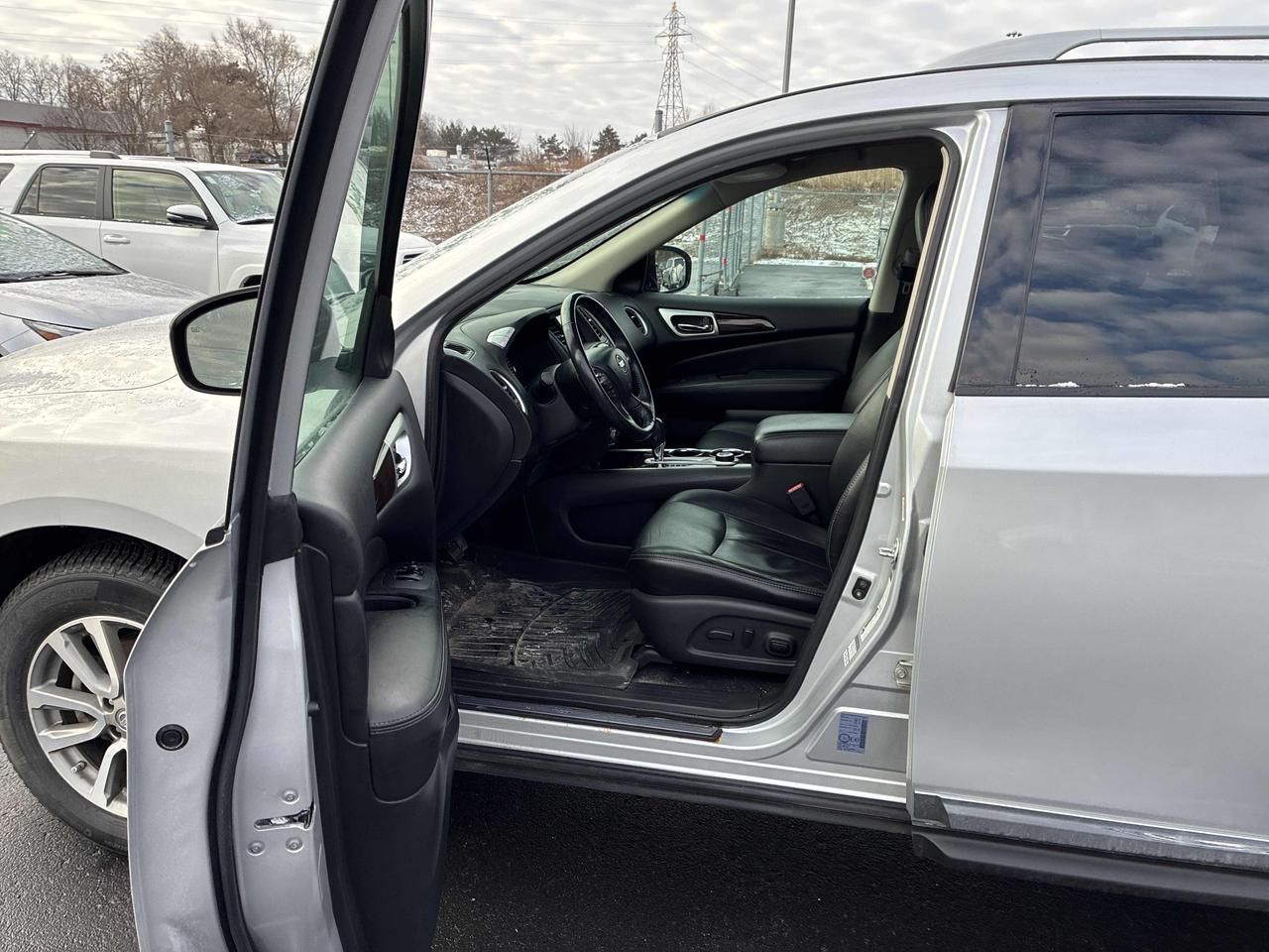 2014 Nissan Pathfinder 4WD 4dr SL Clean CarFax Finance Available Trade OK Photo